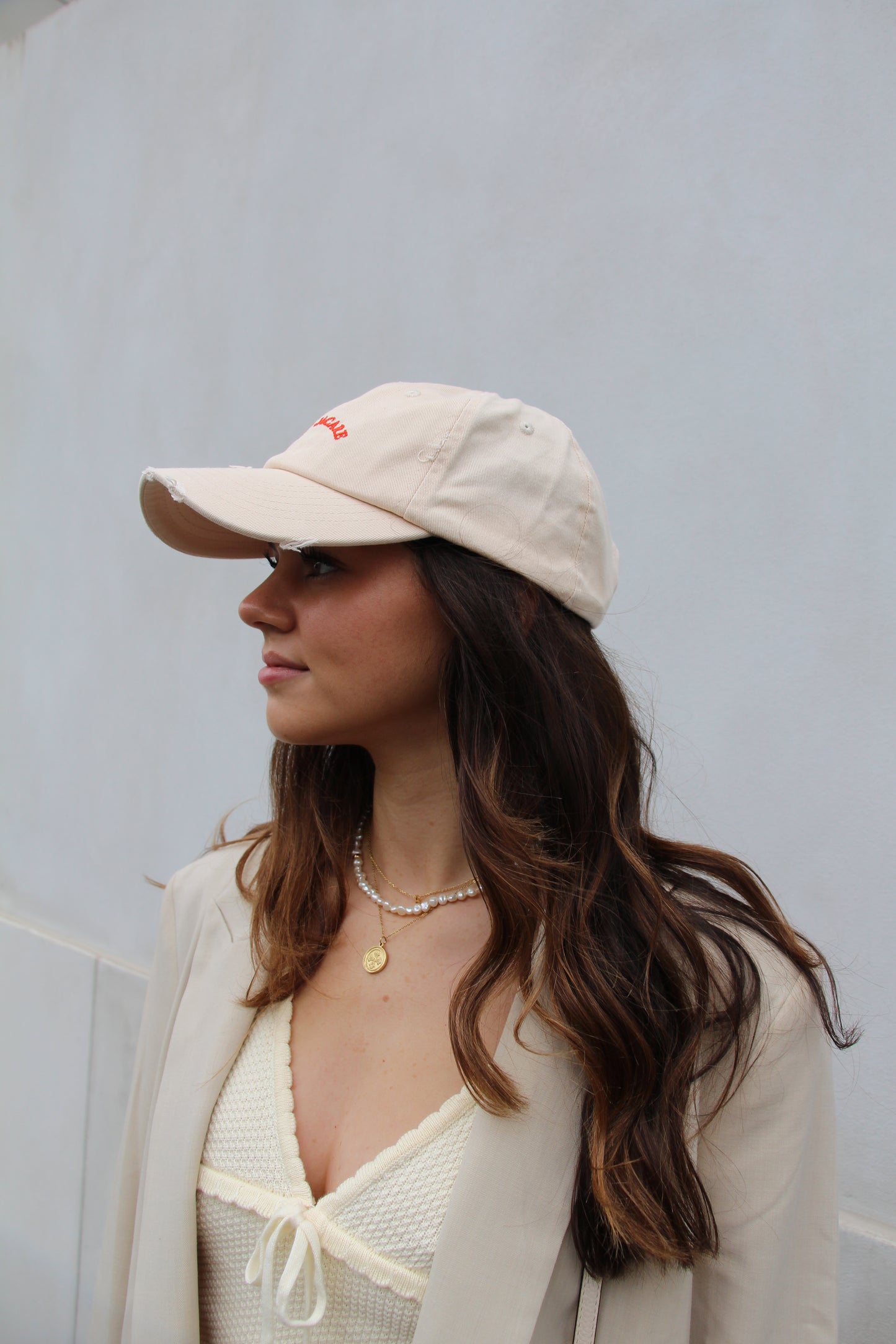 DISTRESSED DENIM CAP I RED